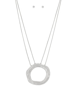 Hammered O Necklace