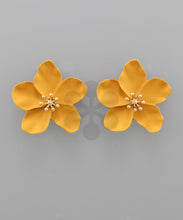 Load image into Gallery viewer, Color Flower Earrings
