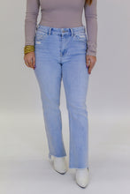 Load image into Gallery viewer, Bella High Rise Raw Hem Jeans
