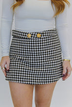 Load image into Gallery viewer, Legally Houndstooth Belted Skort- Black
