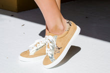 Load image into Gallery viewer, Camel Snakeskin Star Sneakers
