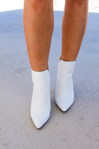 Setting Chucky Heel Bootie- White